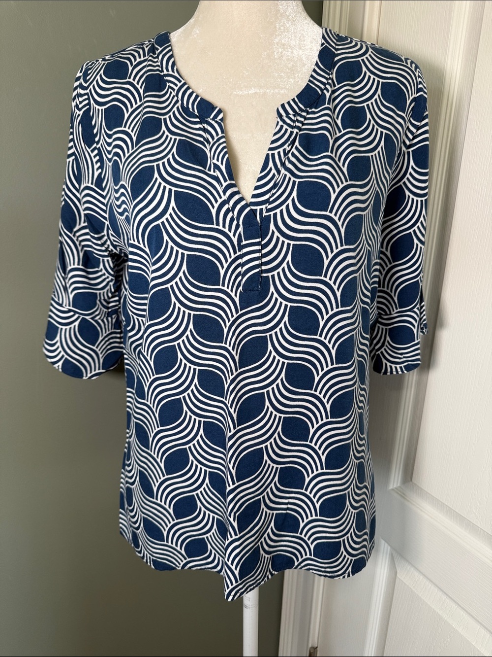 Escapada Blue White Geometric Print Ruffle Sleeve Blouse Size Medium